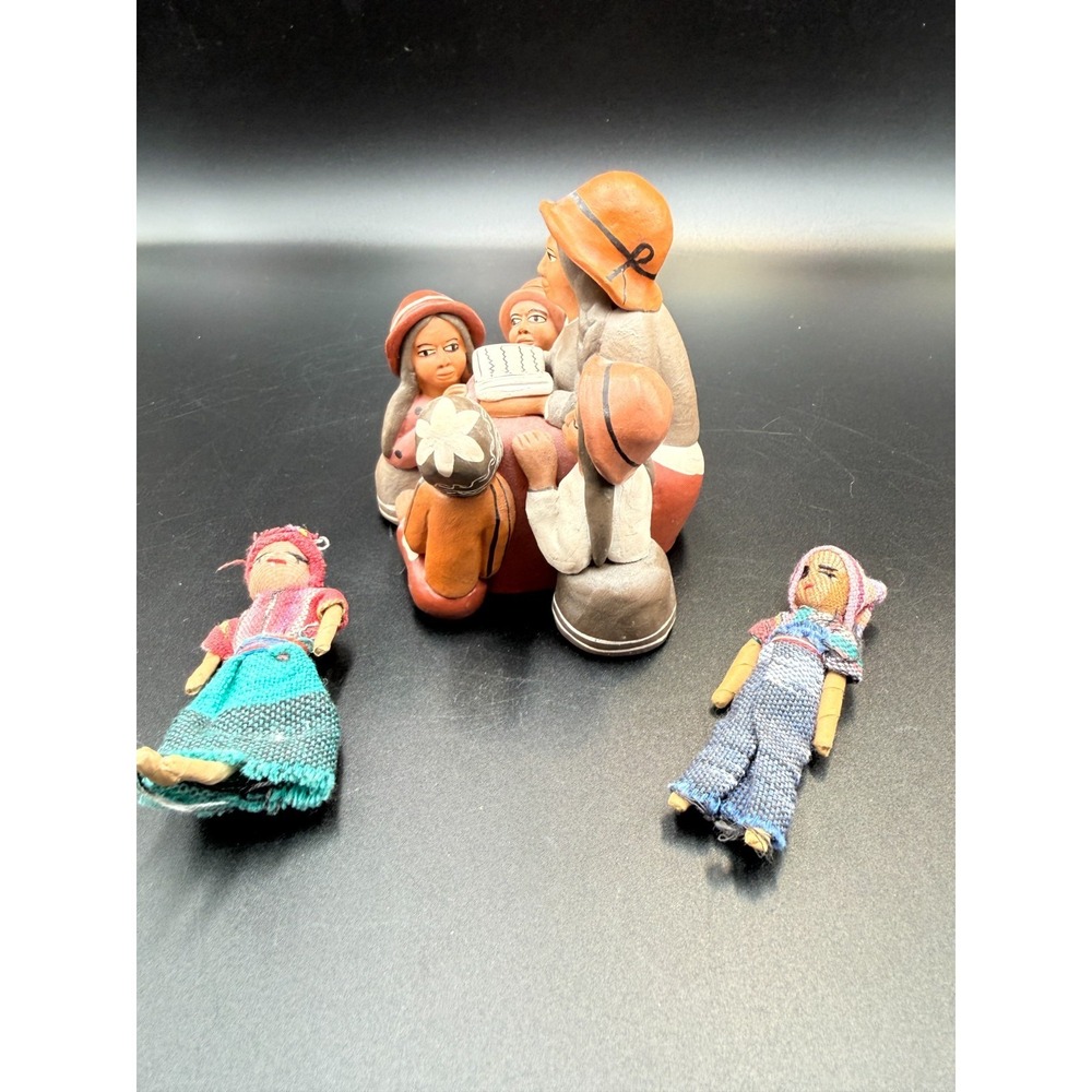 Peruvian Clay Storyteller Signed Maurelio H. w/ 2 Guatemalan Worry Dolls - VTG - Picture 2 of 14